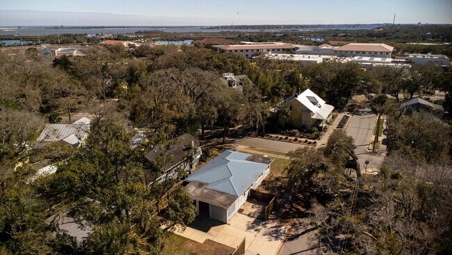 Building Photo - 64 Fullerwood Dr