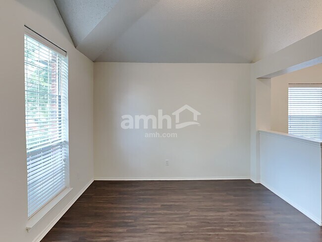 Building Photo - 736 Trees Dr