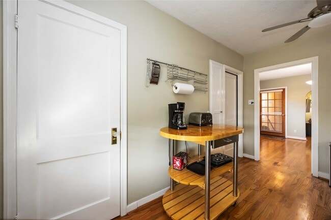 Building Photo - 2104 Winbern St