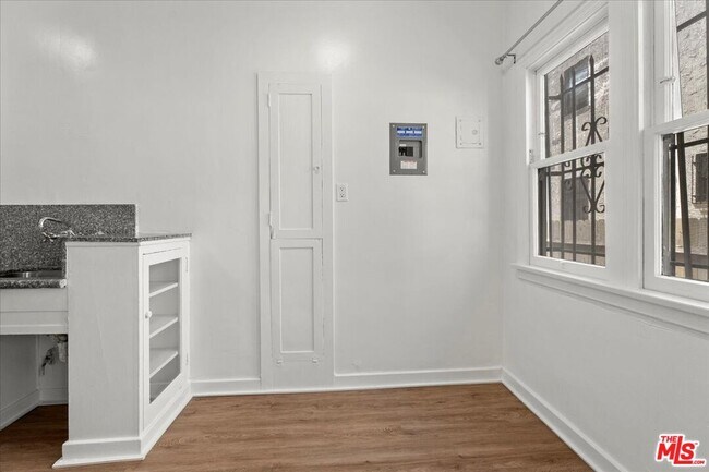 Building Photo - 630 Cochran Ave