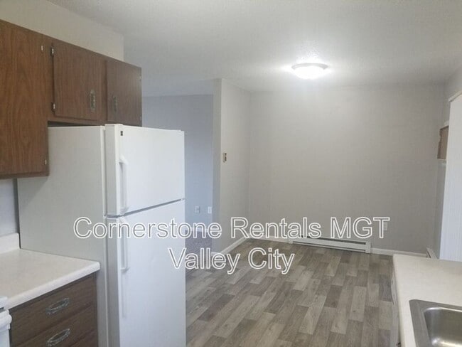 Building Photo - 806 11th St NW