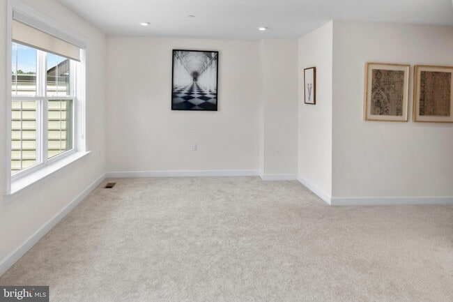 Building Photo - 3806 Rainier Dr