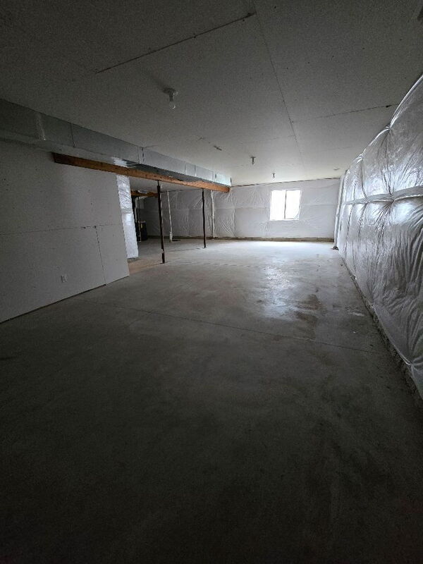 Building Photo - 5653 Brookview Ave