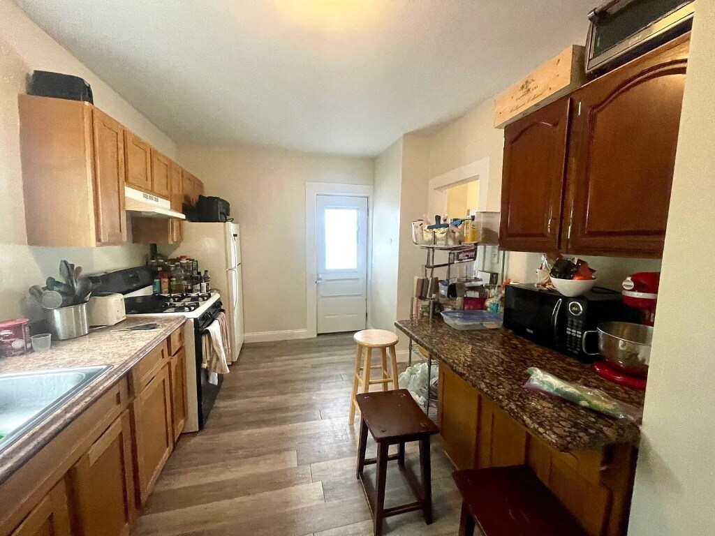 Building Photo - 123 Winthrop St