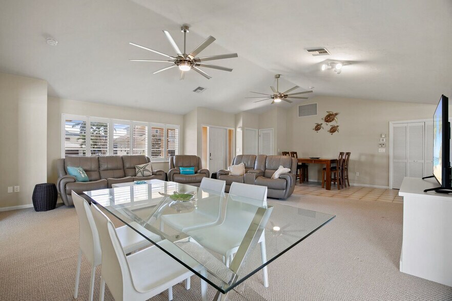 Building Photo - 874 Magnolia Ct