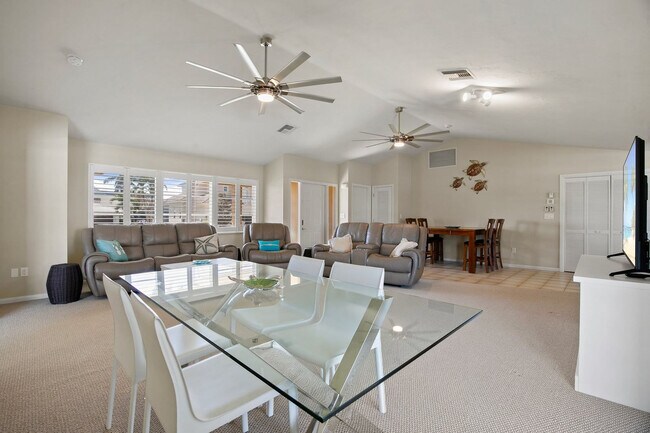 Building Photo - 874 Magnolia Ct