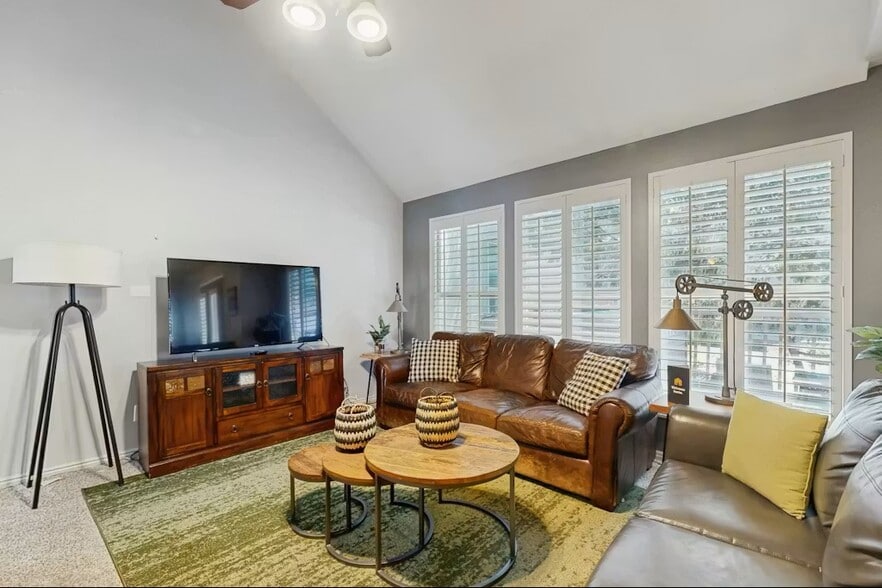 Building Photo - 8149 S Clover Spring Ln