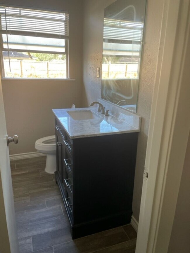 Building Photo - April Move In