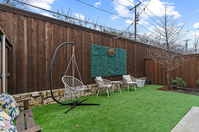 Building Photo - 2315 Rook Dr
