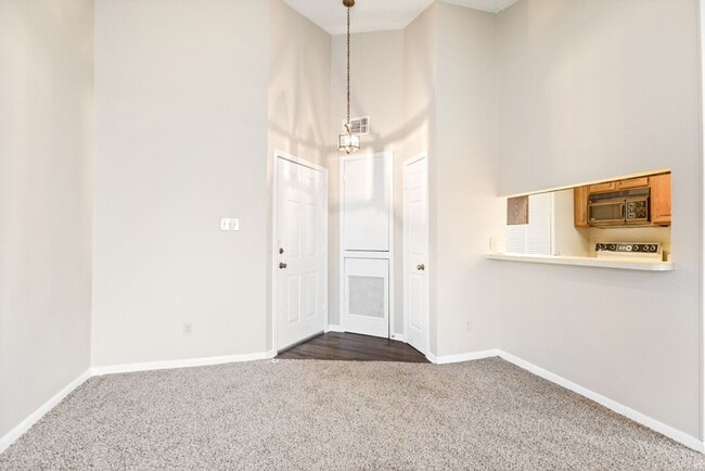 Building Photo - 1 Bedroom 1 bath Covington Oaks