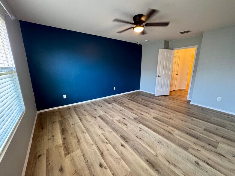 Building Photo - 13287 Fowler Dr
