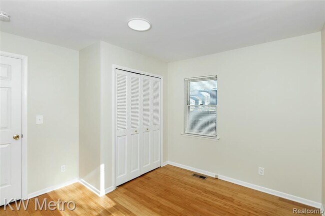 Building Photo - 2116 Garfield St