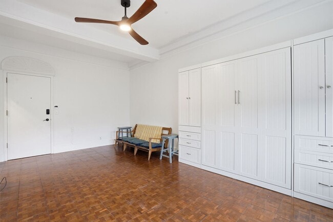 Building Photo - Studio off of Forsyth Park in Historic Downtown Savannah!