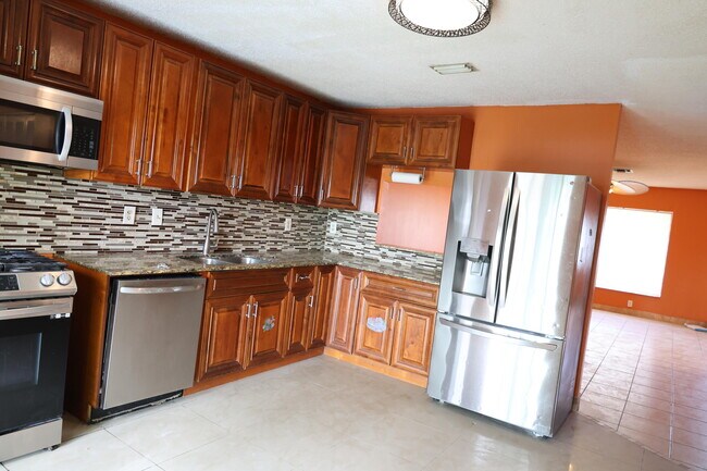 Building Photo - 7328 Palmdale Dr