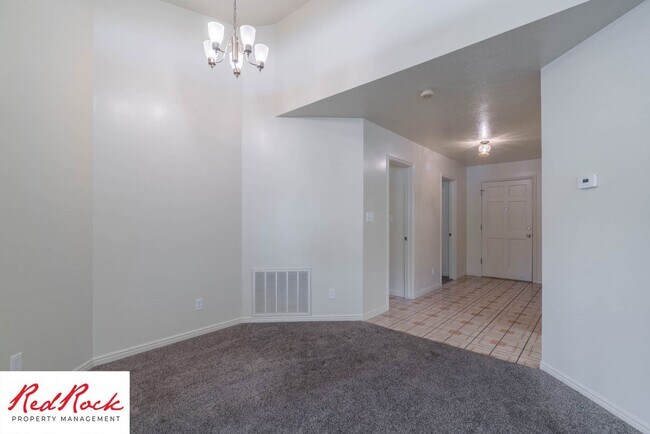 Building Photo - 3 Bedroom End Unit Home in Downtown St. Ge...