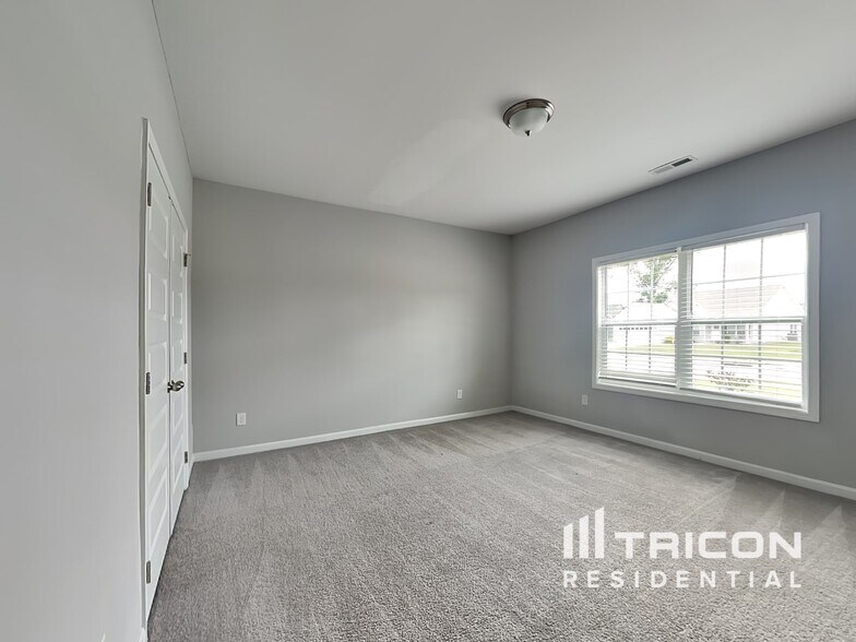 Building Photo - 1012 Cyril Dr