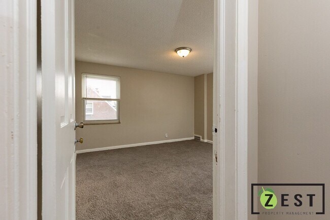 Building Photo - - BEAUTIFUL 3-BEDROOM 1 BATHROOM  April 11th 2-2:30 pm!