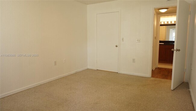 Building Photo - 12980 Vista Isles Dr