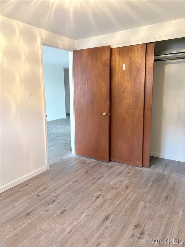 Building Photo - 19 California Dr