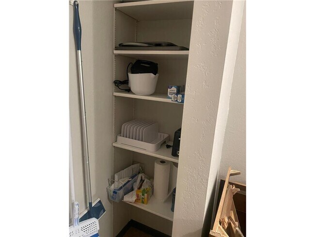 Building Photo - 812 Hills Ave