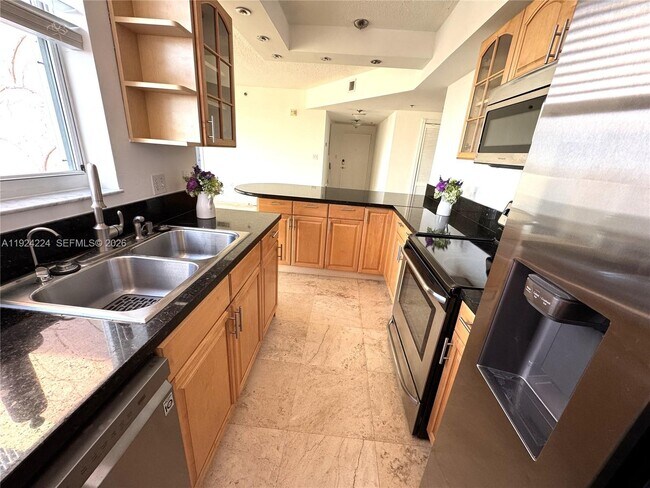 Building Photo - 1824 Brickell Ave