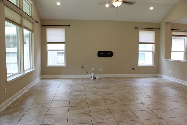 Building Photo - 8727 Stoney Brook Ln