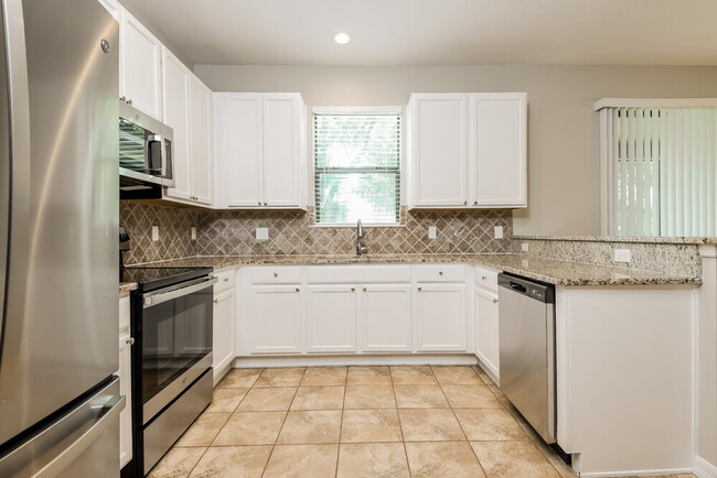 Building Photo - 2914 Vista Ct