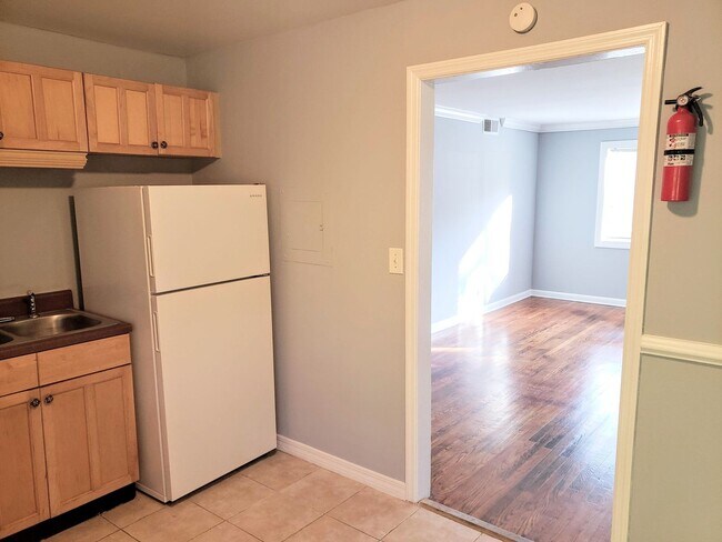 Building Photo - 1596 Line Cir