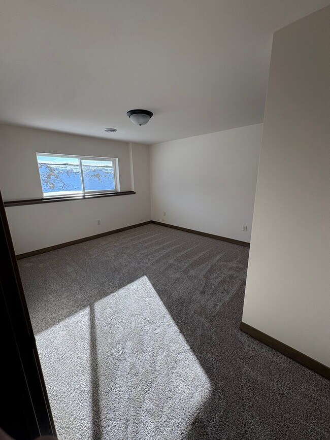 Building Photo - 228 E Randall Rd