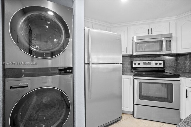 Building Photo - 8255 SW 152nd Ave