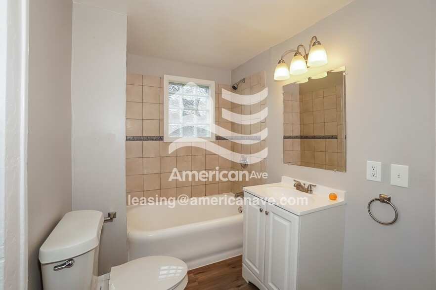 Building Photo - 904 Bloomfield Ave