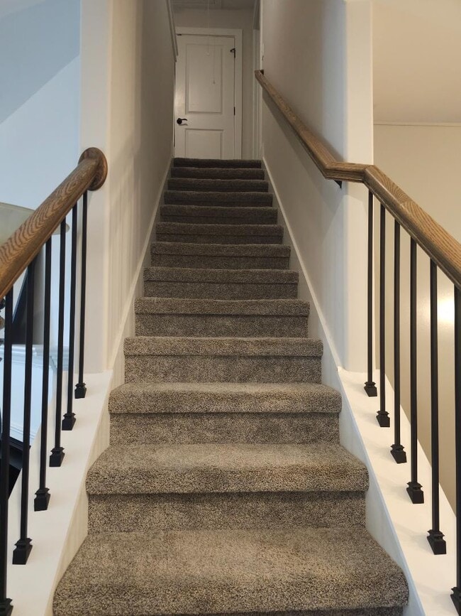 Building Photo - 425 Bee Cv Wy