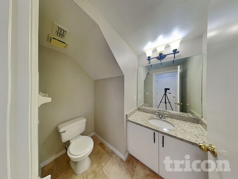 Building Photo - 528 Nevada Loop Rd