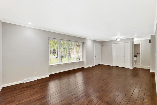 Building Photo - Charming Ranch in Rockwood!