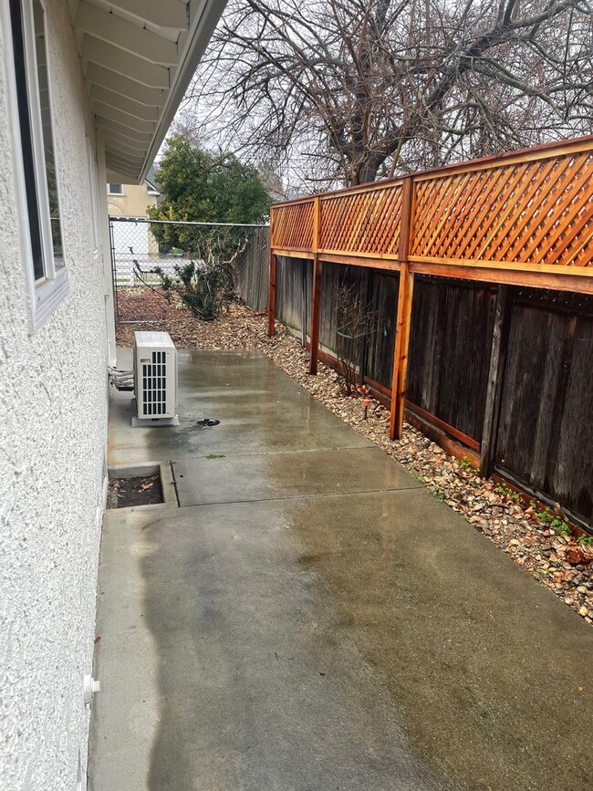 Building Photo - SINGLE STORY ROCKLIN HOME WITH 3 BED, 2 BA...