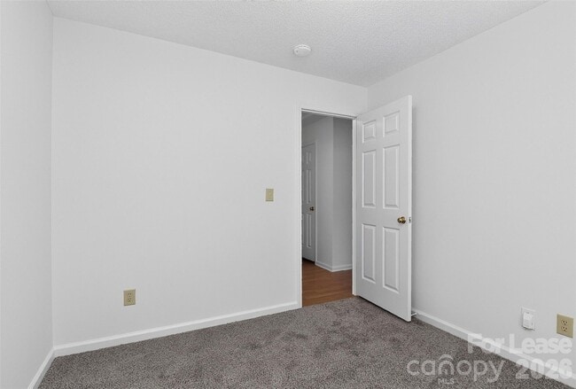 Building Photo - 3411 Pondridge Ct