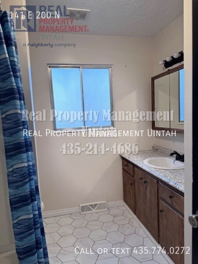 Building Photo - 141 E 200 N St