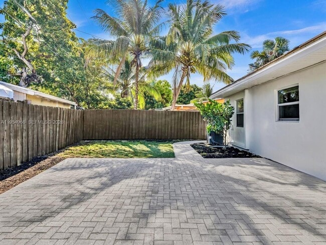 Building Photo - 1513 NE 30th Ct