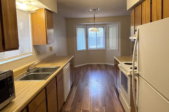 Building Photo - "Charming 3-Bedroom Home in Mary Esther!"