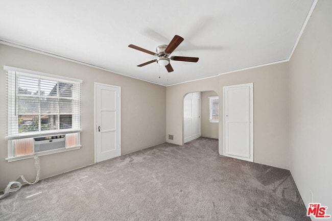 Building Photo - 1402 N Mansfield Ave