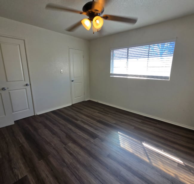 Building Photo - New flooring and paint throughout!