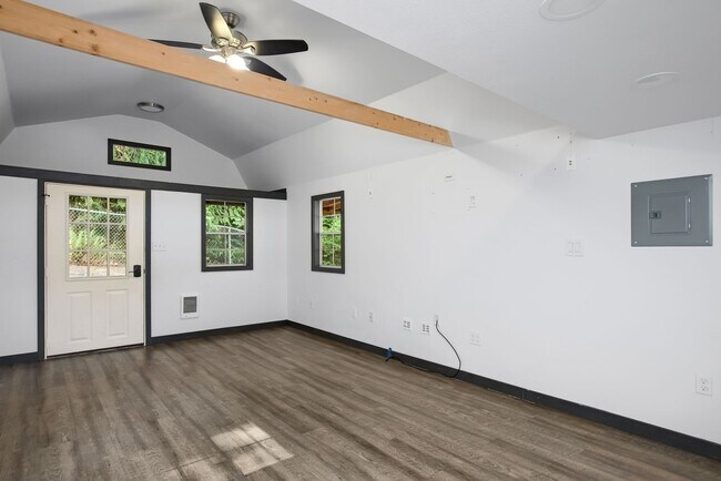 Building Photo - 1124 73rd Dr SE