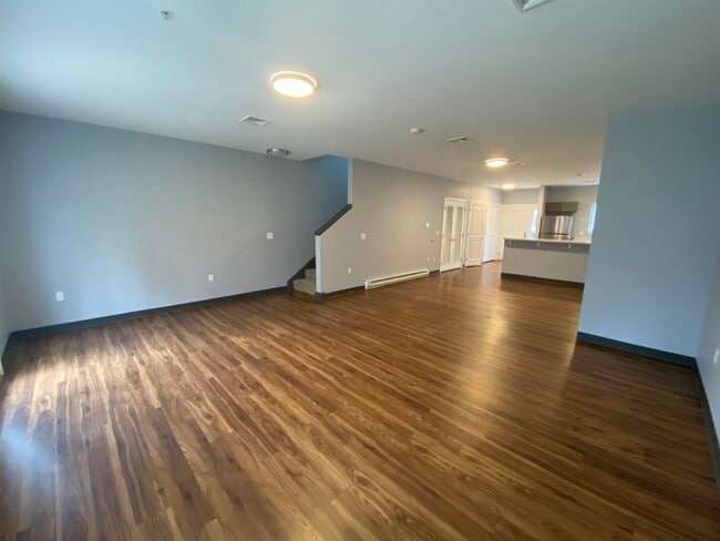 Building Photo - 27 E Ridge Dr
