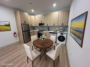 Building Photo - 114 Main St