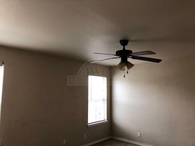 Building Photo - 301 Vega Ln
