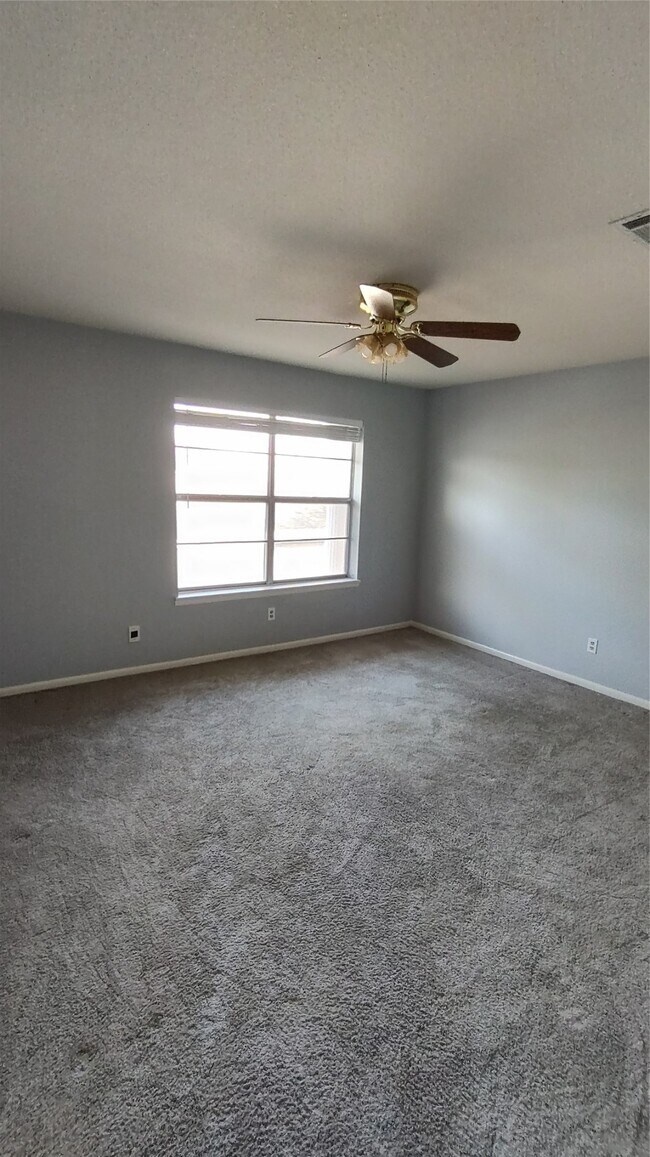 Building Photo - 4513 1/2 Bernardo De Galvez Ave