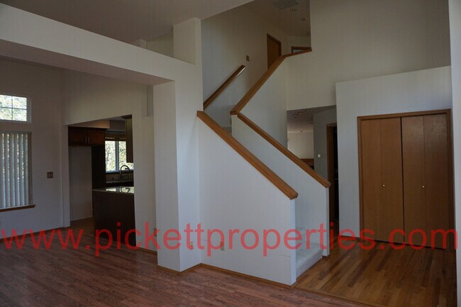 Building Photo - 12731 Plateau Cir NW