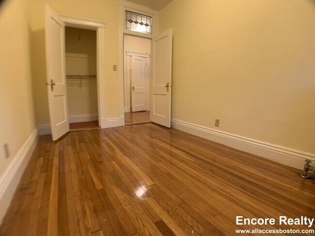 Building Photo - 120 Peterborough St