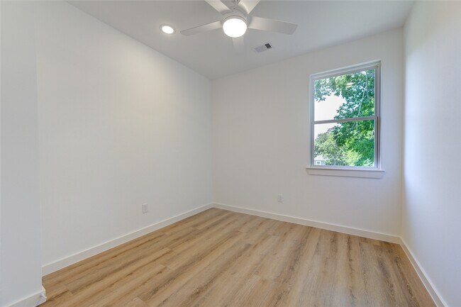 Building Photo - 7120 Eastwood St