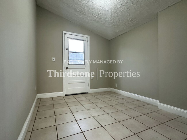Building Photo - 455 W Clermont Dr